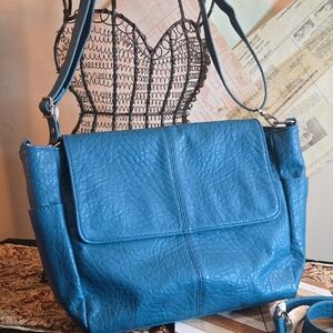 Elegant Blue Leather Shoulder Bag